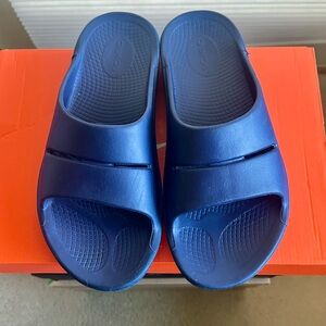 OOFOS Navy Comfort Unisex Slides
